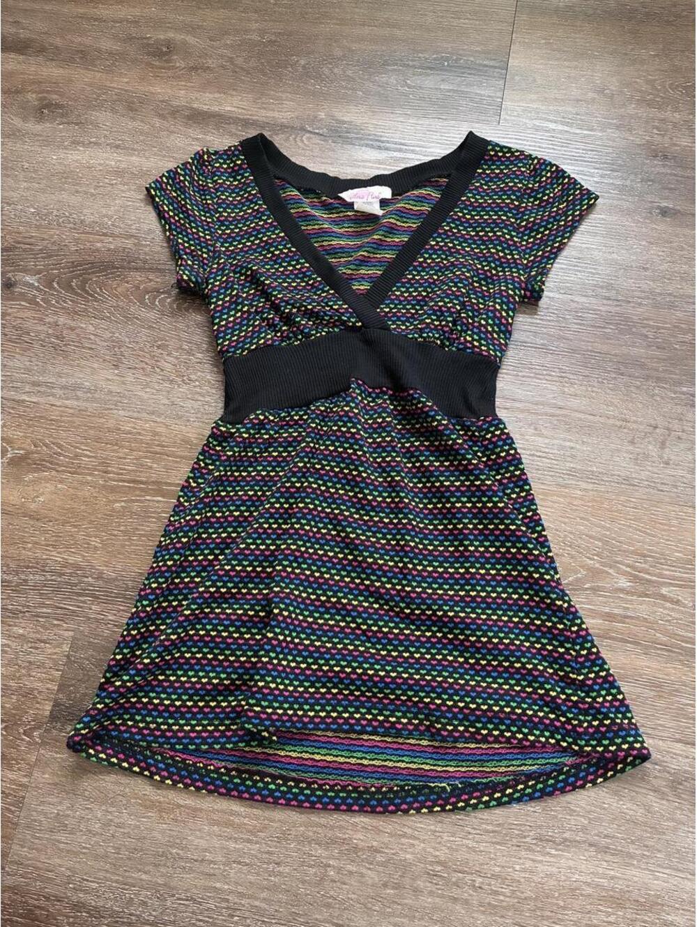 Vintage rainbow heart print babydoll v-neck short sleeve top Ultra Flirt size xs